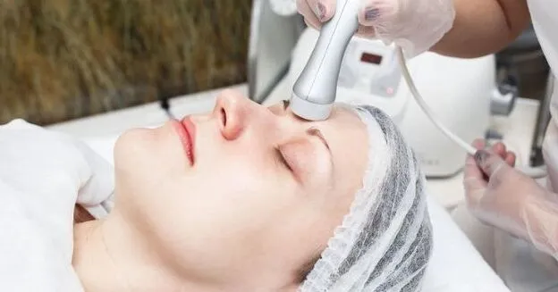 phototherapy-for-skin-what-to-expect-during-and-after-treatment